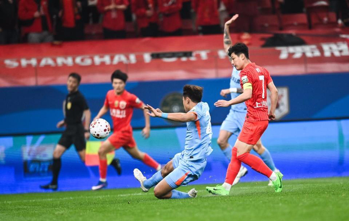 武磊复出首战低迷错失良机 海港绝杀险胜云南玉