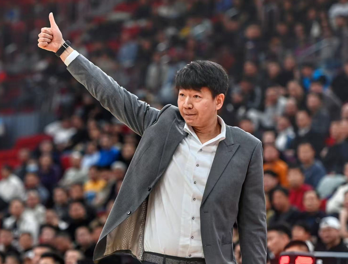 广东男篮主场大胜浙江广厦冲击四连胜