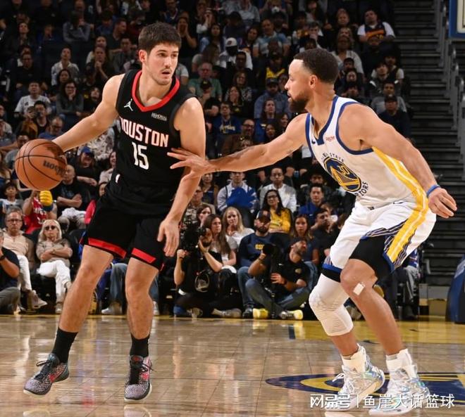 火箭险胜勇士库里复出难阻对手反扑