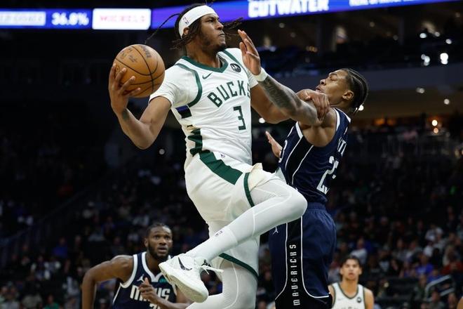 雄鹿大胜独行侠终结四连败 独行侠吞下两连败