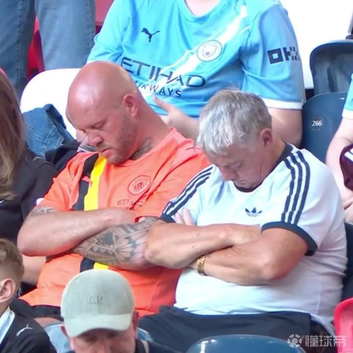 曼城半决赛球迷沉睡看台 比赛末段逆转领先